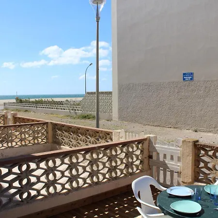 T2 En Rdc Avec Terrasse, A 500m Du Centre De Port-la-nouvelle, Parking Et Animaux Admis - Fr-1-229c-81 *