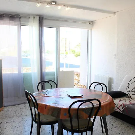 Apartment T2 En Rdc Avec Terrasse, A 500m Du Centre De Port-la-nouvelle, Parking Et Animaux Admis - Fr-1-229c-81 *
