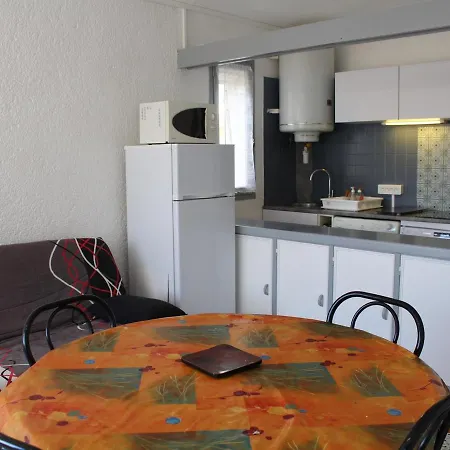 T2 En Rdc Avec Terrasse, A 500m Du Centre De Port-la-nouvelle, Parking Et Animaux Admis - Fr-1-229c-81 Apartment *