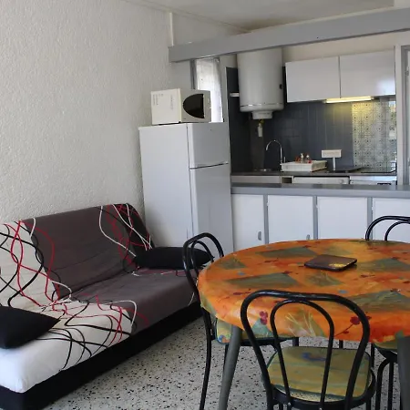 Apartment T2 En Rdc Avec Terrasse, A 500m Du Centre De Port-la-nouvelle, Parking Et Animaux Admis - Fr-1-229c-81 Port-la-Nouvelle